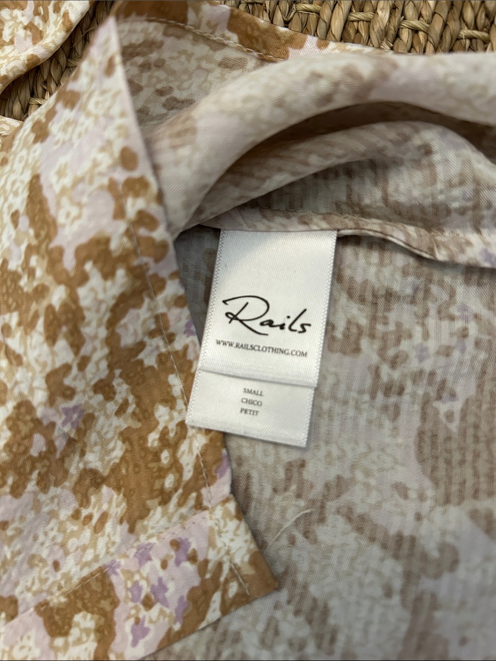 Like new Rails women’s top - Picture 2 of 5